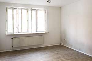 Feuchte Wände sättigen die Luftfeuchte und führen zu hohen Heizkosten, Lüften löst das Problem nicht Diese feuchte Wänden führen zu hoher Luftfeuchte mit enormen Heizkosten, Lüften hilft nicht